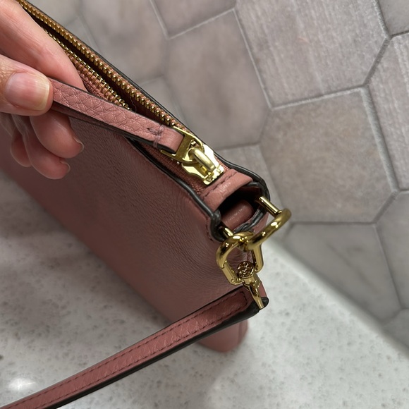 Tory Burch pink Kira crossbody bag adjustable detachable strap gold hardware - Picture 8 of 16
